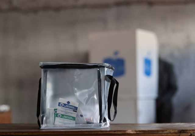 Urne transparente dans un bureau de vote en RDC