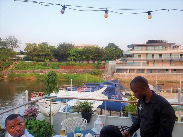 Le fleuve Congo vu depuis Kinshasa