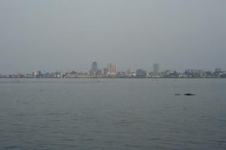 Kinshasa vue depuis Brazzaville, de l'autre côté du fleuve