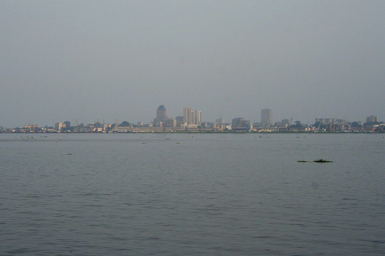 Kinshasa vue depuis Brazzaville, de l'autre côté du fleuve